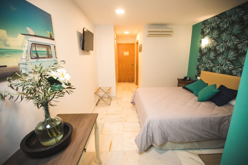 Triple Room | 20 bedrooms, desk, cribs/infant beds, free WiFi