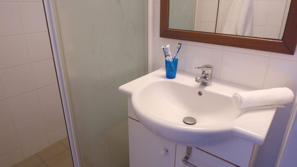 Shower, towels