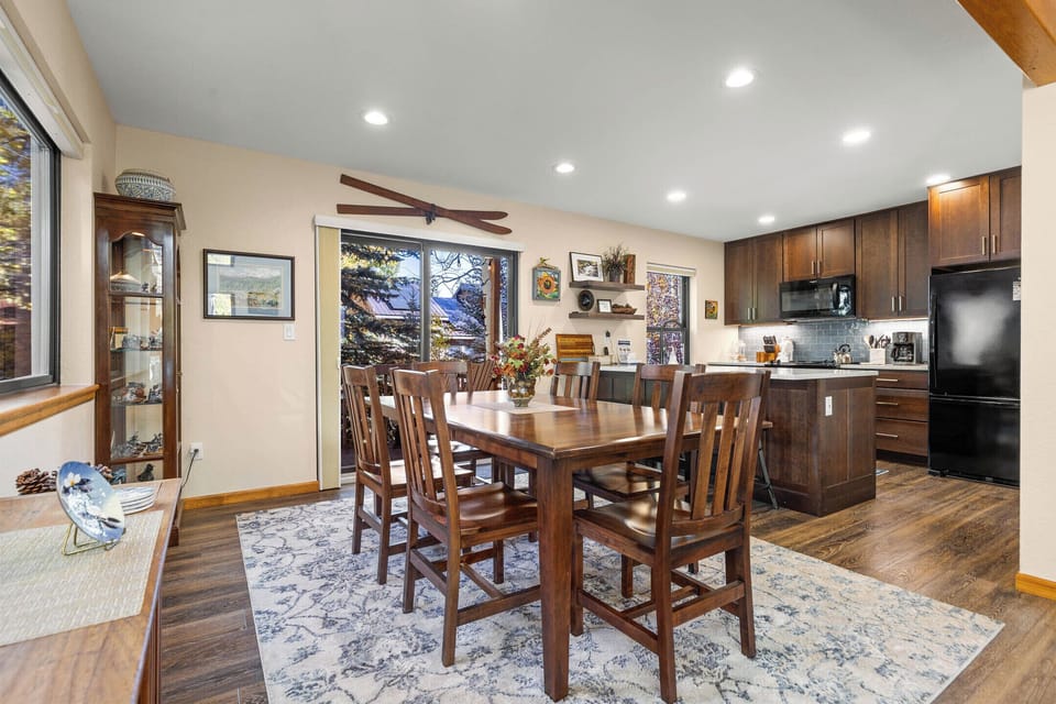 MS523 Dining Area