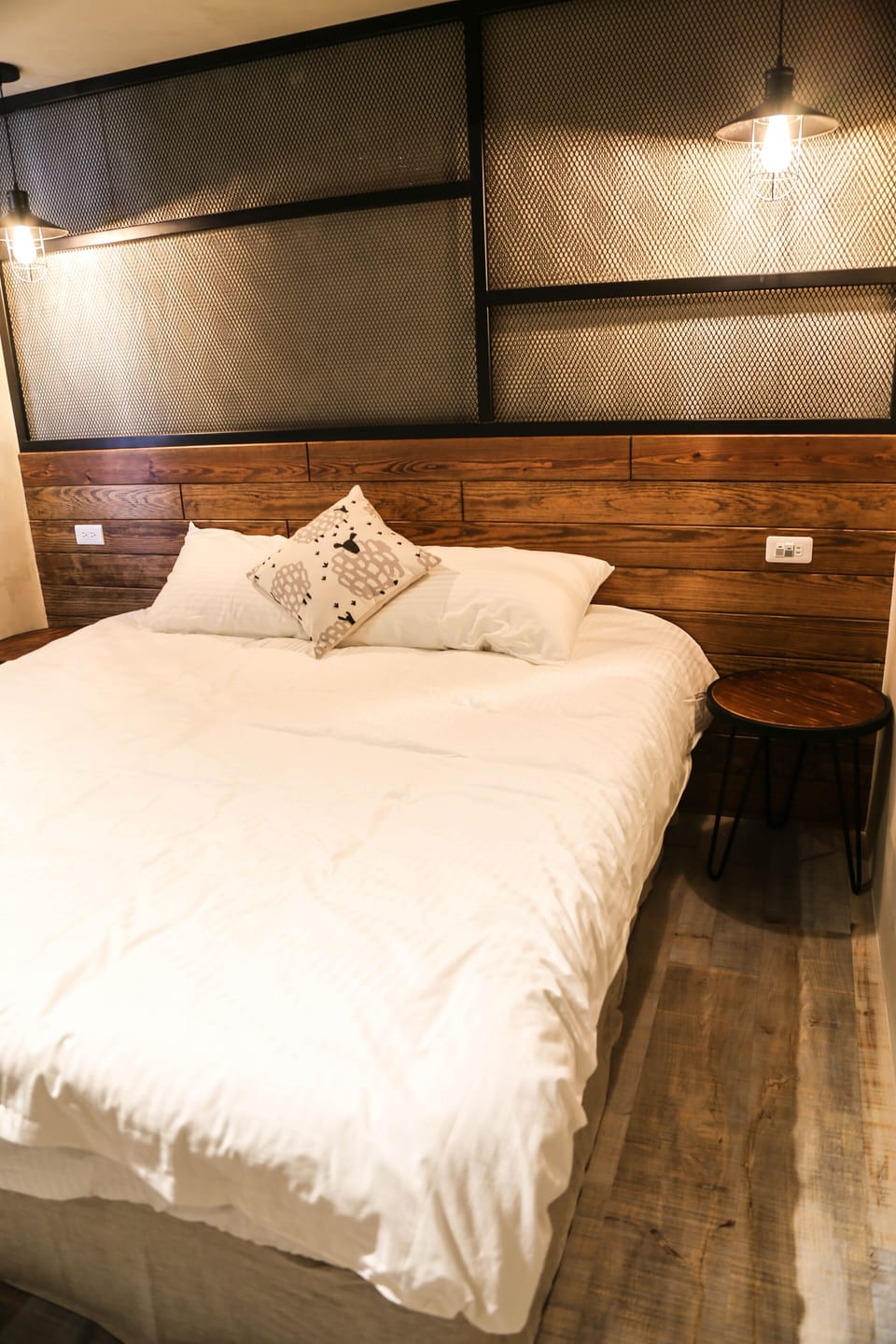 Design Double Room, 1 Queen Bed, Ensuite, City View | Desk, blackout drapes, free WiFi, bed sheets