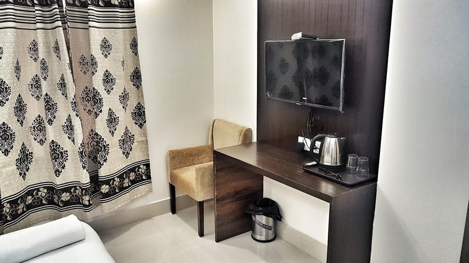 Deluxe Double Room | Premium bedding, desk, soundproofing, free WiFi