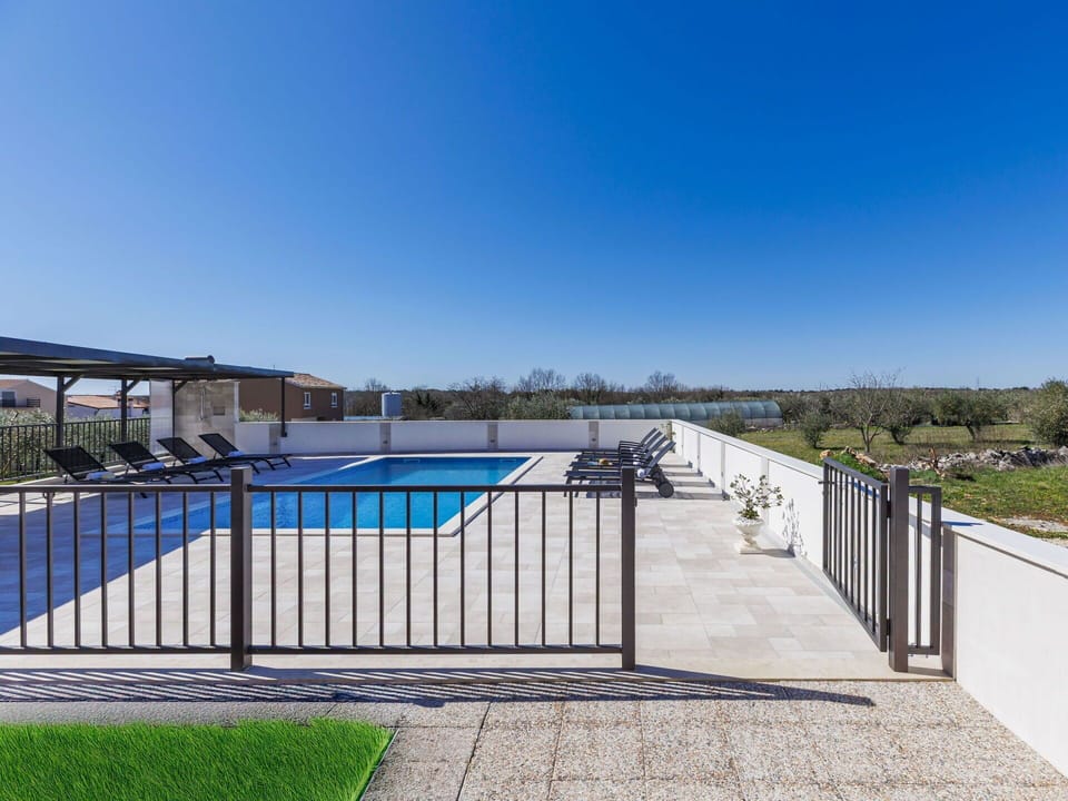 Swimming Pool, Composite Material, Fence, Metal, Shade, Deck, Handrail, Design, Home Fencing, Resort