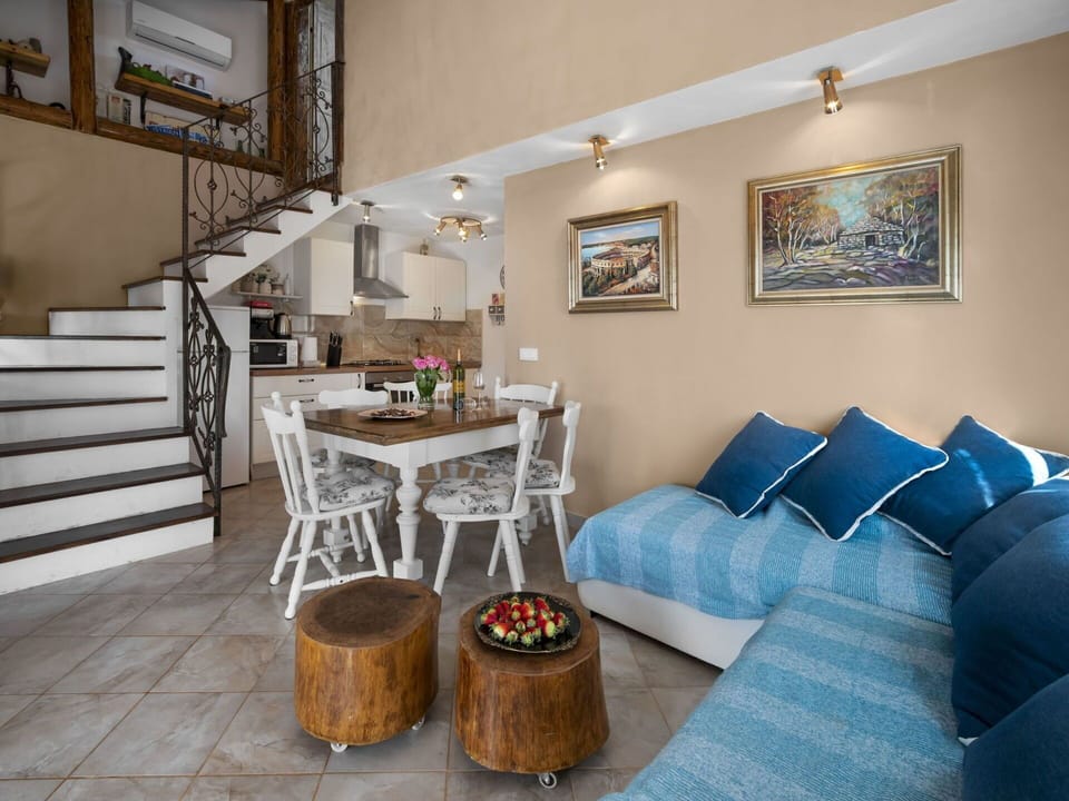 Room, Property, Furniture, Interior Design, House, Building, Table, Real Estate, Home, Floor