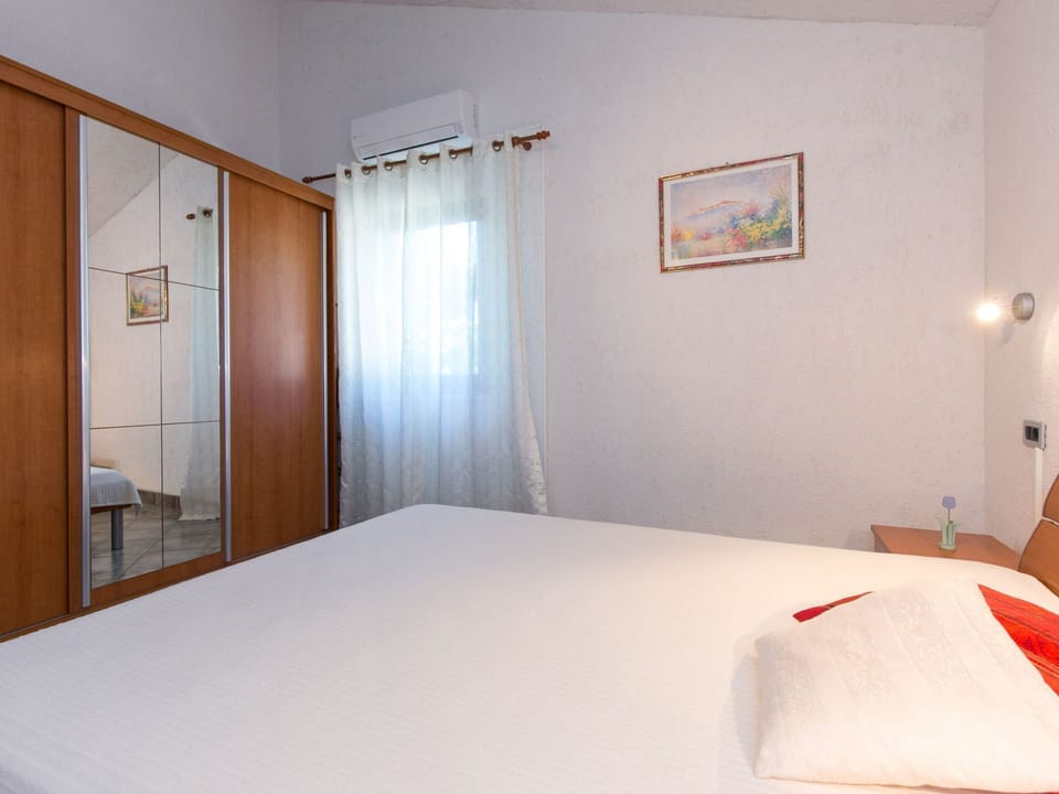 Furniture, Property, Comfort, Bed, Textile, Wood, Interior Design, Shade, Floor