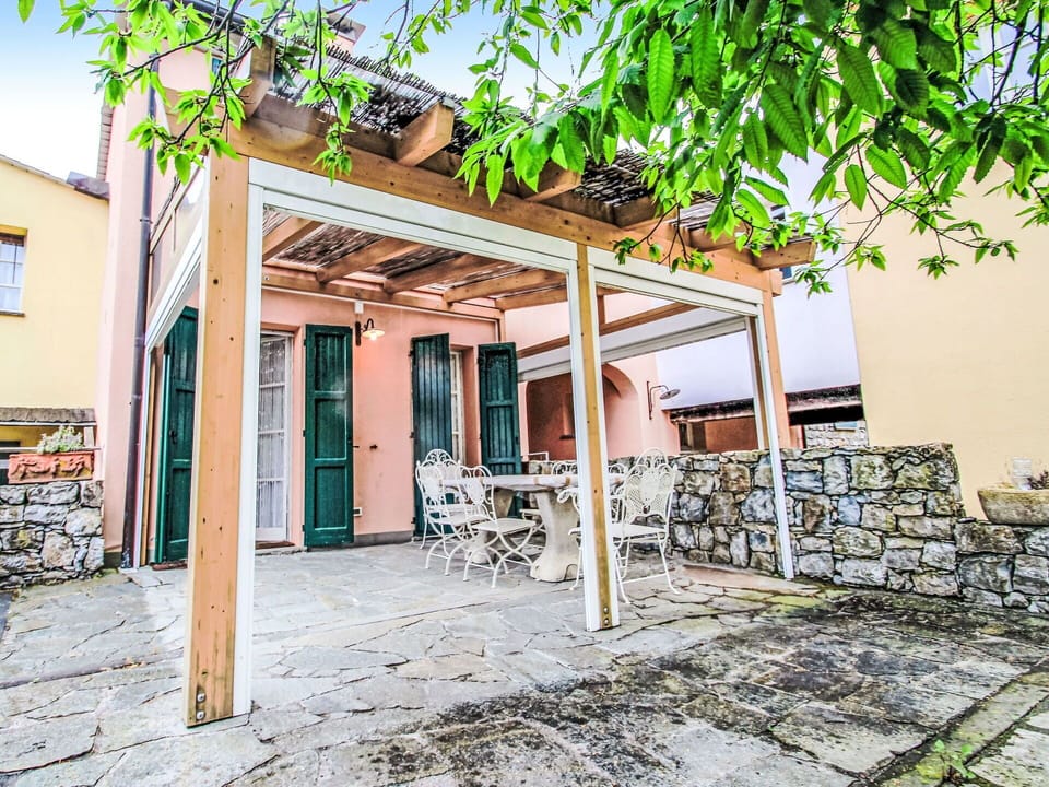 Door, Houseplant, Bicycle, Porch, Flowerpot, Backyard, Bicycle Fork, Home Door, Outdoor Structure