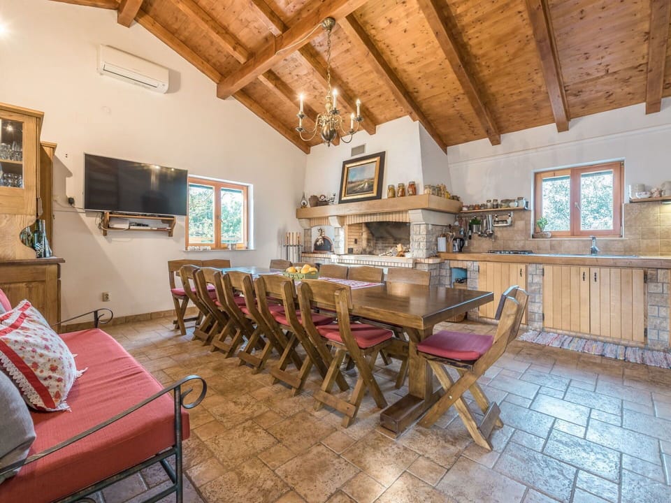 Property, Room, Building, Real Estate, Furniture, Interior Design, House, Table, Ceiling, Cottage