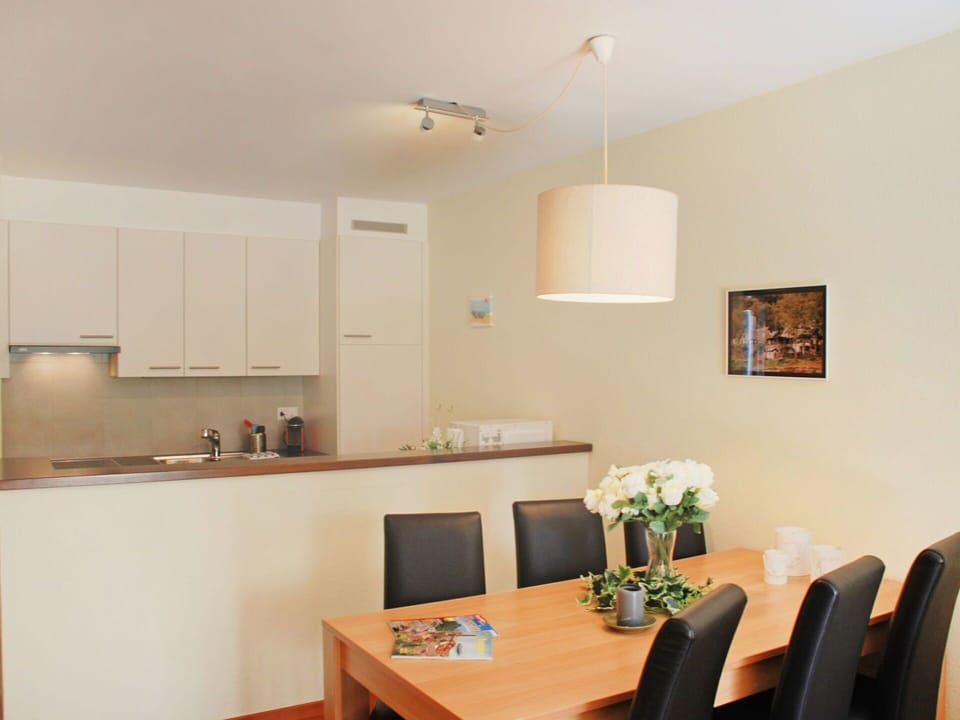 Room, Property, Furniture, Interior Design, Ceiling, Floor, Building, Wall, House, Kitchen