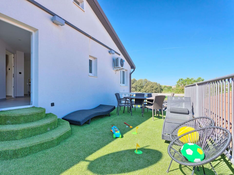 Sky, Property, Building, Green, Azure, House, Land Lot, Grass, Window, Shade