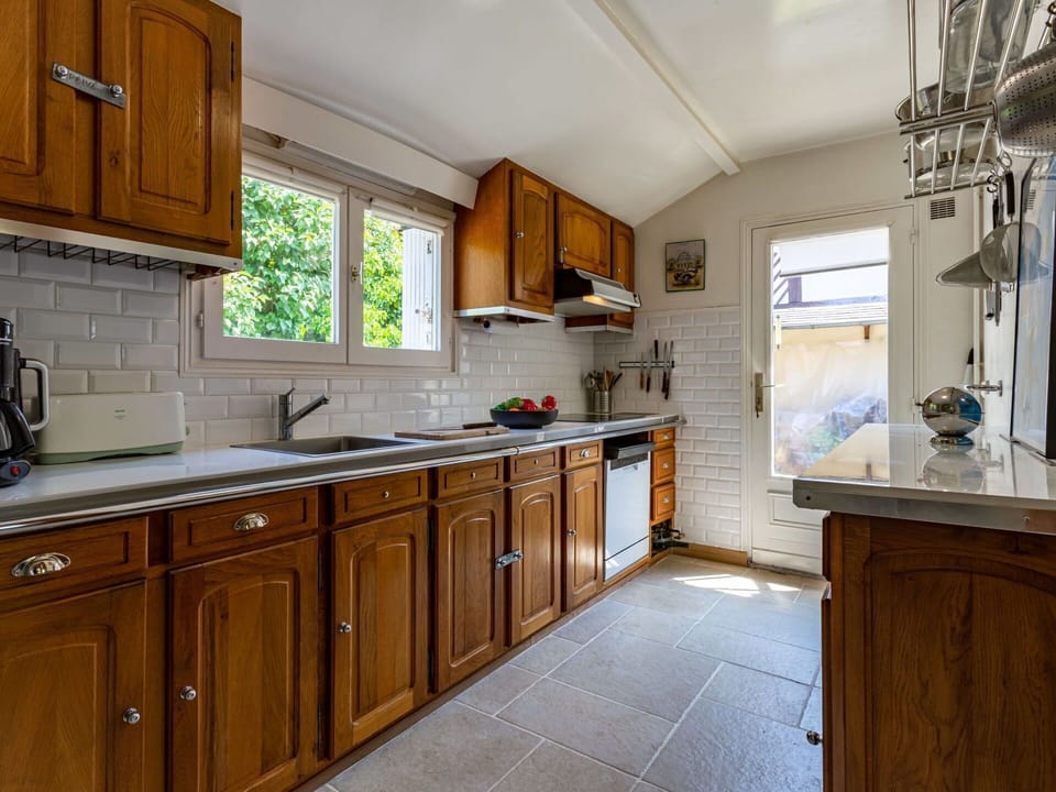 Countertop, Cabinetry, Kitchen Sink, Property, Sink, Tap, Furniture, Plumbing Fixture, Kitchen, Drawer