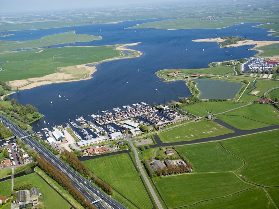 Water, Water Resources, Body Of Water, Boat, Waterway, Marina, Channel, Watercraft, Coastal And Oceanic Landforms, Dock