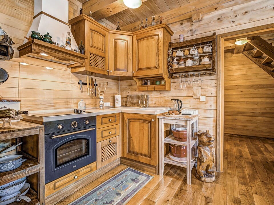 Property, Room, Building, Interior Design, Cabinetry, Kitchen, Furniture, Home, House, Countertop