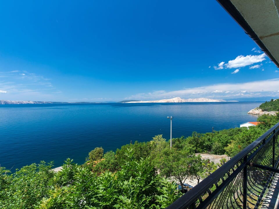 Water, Sky, Cloud, Water Resources, Plant, Coastal And Oceanic Landforms, Lake, Natural Landscape, Horizon, Landscape
