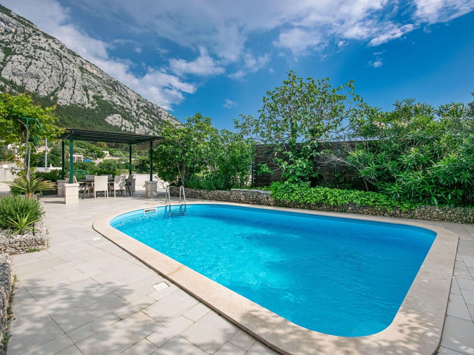 Water, Cloud, Sky, Plant, Property, Swimming Pool, Nature, Azure, Blue, Tree