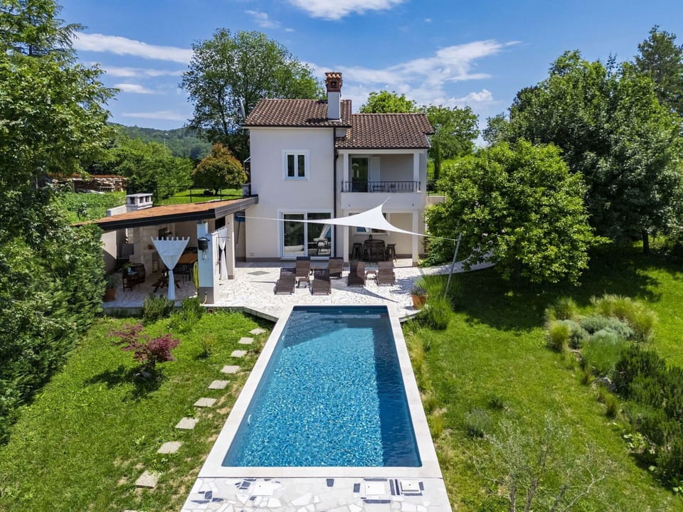 House, Residential Area, Home, Human Settlement, Estate, Cottage, Garden, Landscaping, Suburb, Swimming Pool