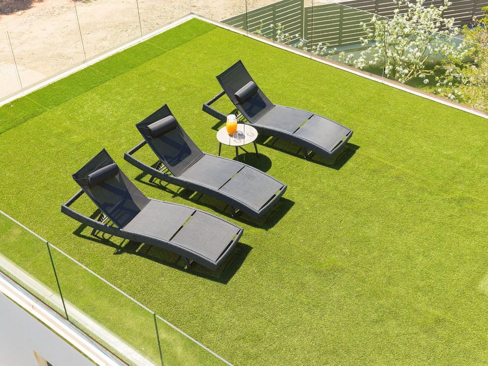 Table, Furniture, Plant, House, Outdoor Furniture, Urban Design, Desk