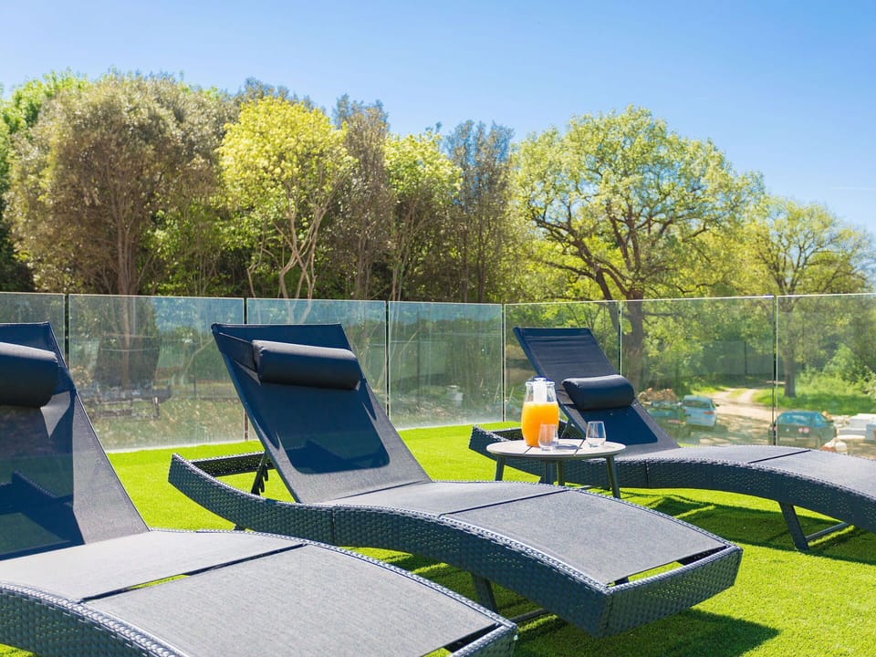 Plant, Property, Sky, Plant Community, Furniture, Shade, Outdoor Furniture, Tree, Chair, Grass