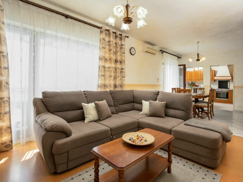 Brown, Couch, Furniture, Table, Property, Picture Frame, Curtain, Studio Couch, Wood, Lighting