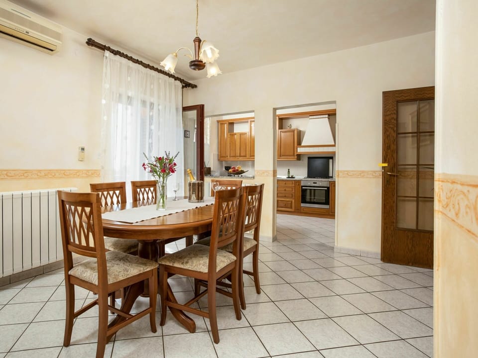 Table, Property, Furniture, Chair, Wood, Interior Design, Lighting, Floor, Wood Stain, Flooring