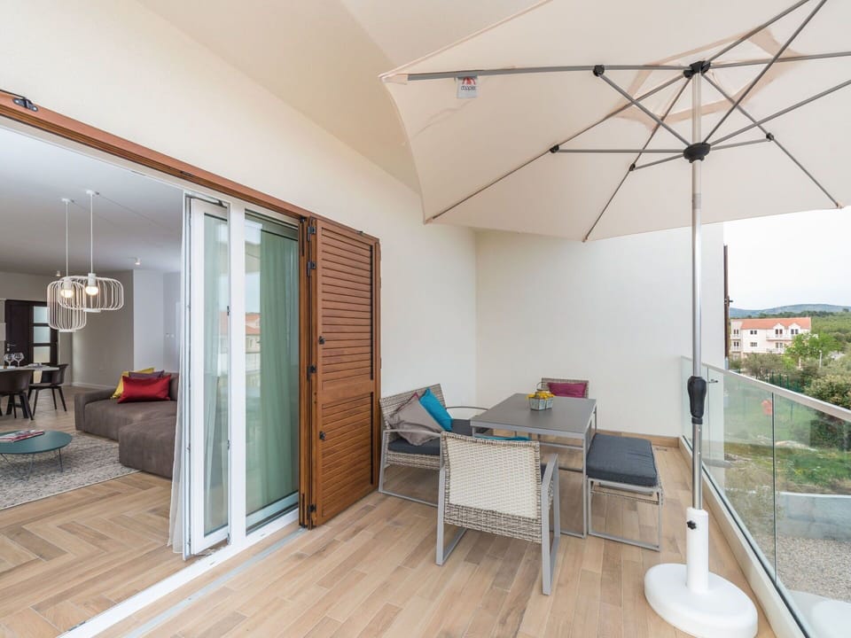 Property, Room, Building, House, Ceiling, Real Estate, Interior Design, Furniture, Floor, Home