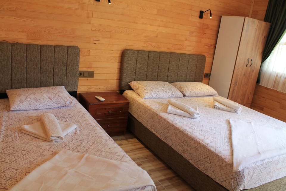 Bungalow, Multiple Beds | Desk, free WiFi, bed sheets