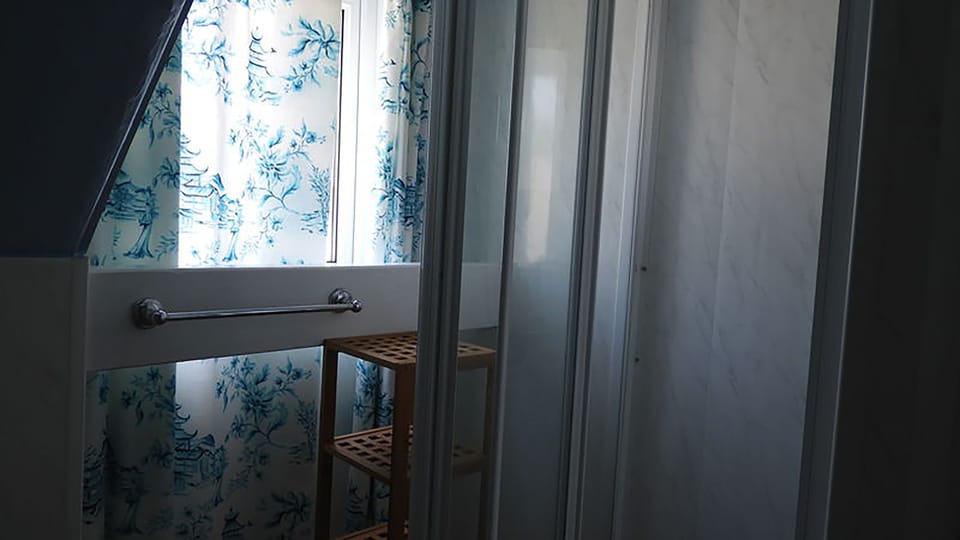 Comfort Double Room, Private Bathroom | Hypo-allergenic bedding, Tempur-Pedic beds, soundproofing