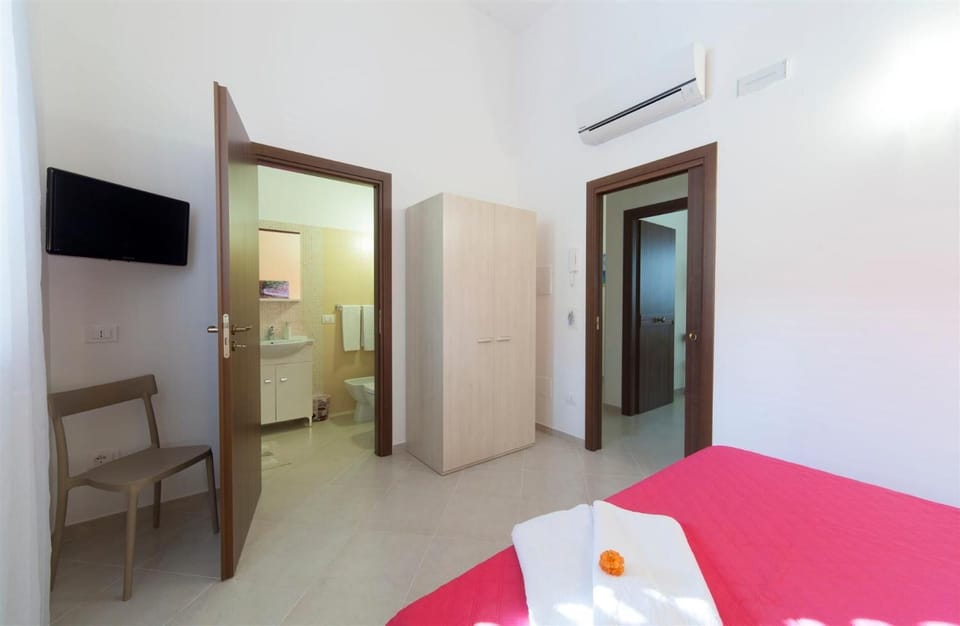 Blackout drapes, soundproofing, iron/ironing board, free WiFi