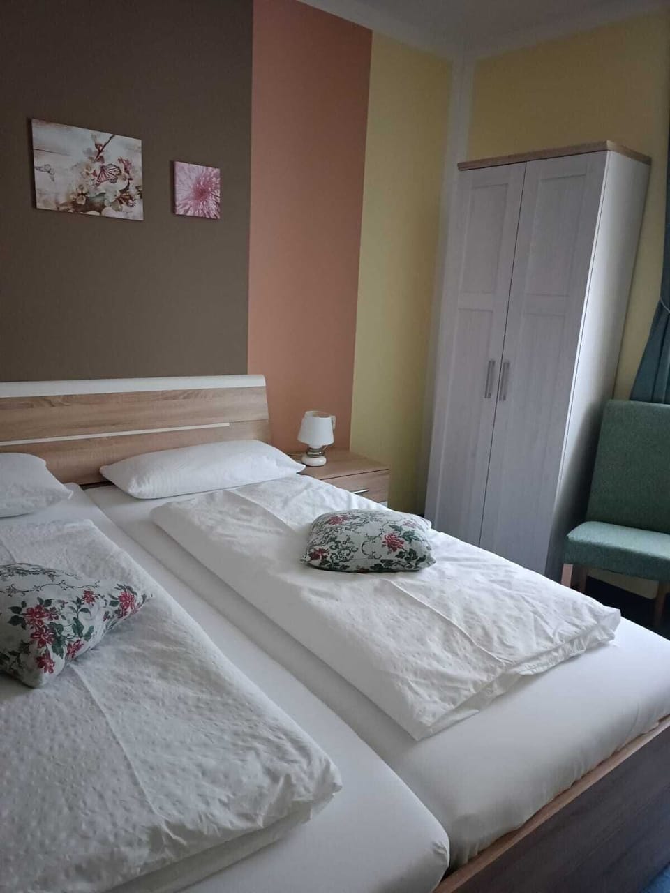 Classic Double or Twin Room | Desk, blackout drapes, free WiFi, bed sheets