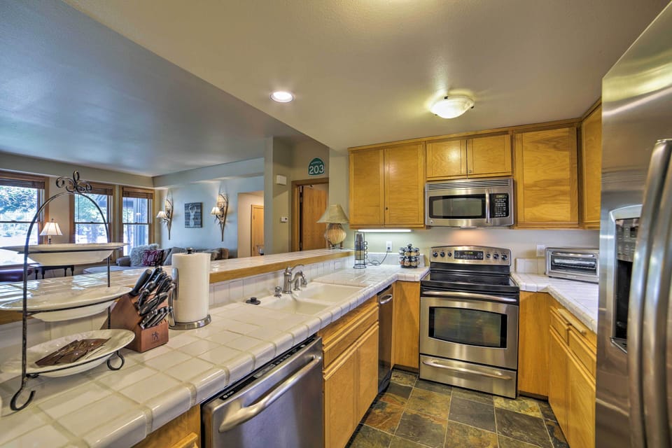 Kitchen | Cooking Basics | Coffee Maker | Paper Towels/Trash Bags Provided