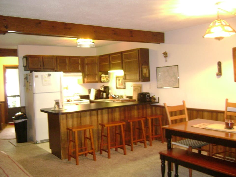 Breakfast bar with seating for four
