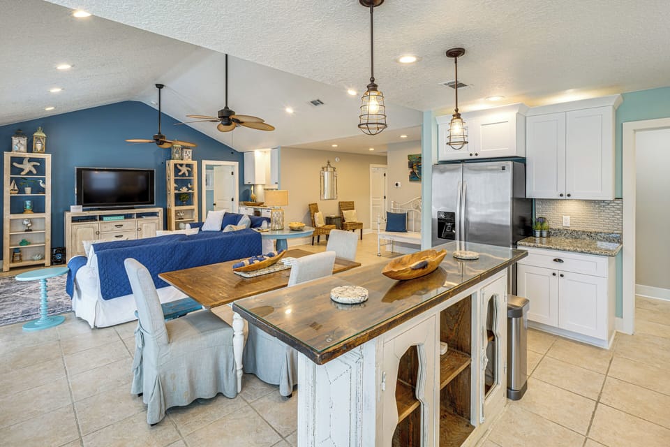 Interior | Full Kitchen