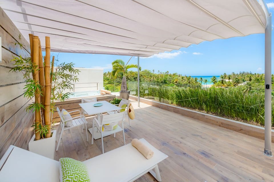 Amazing view from the rooftop terrace overseeing the lucious gardens and ocean