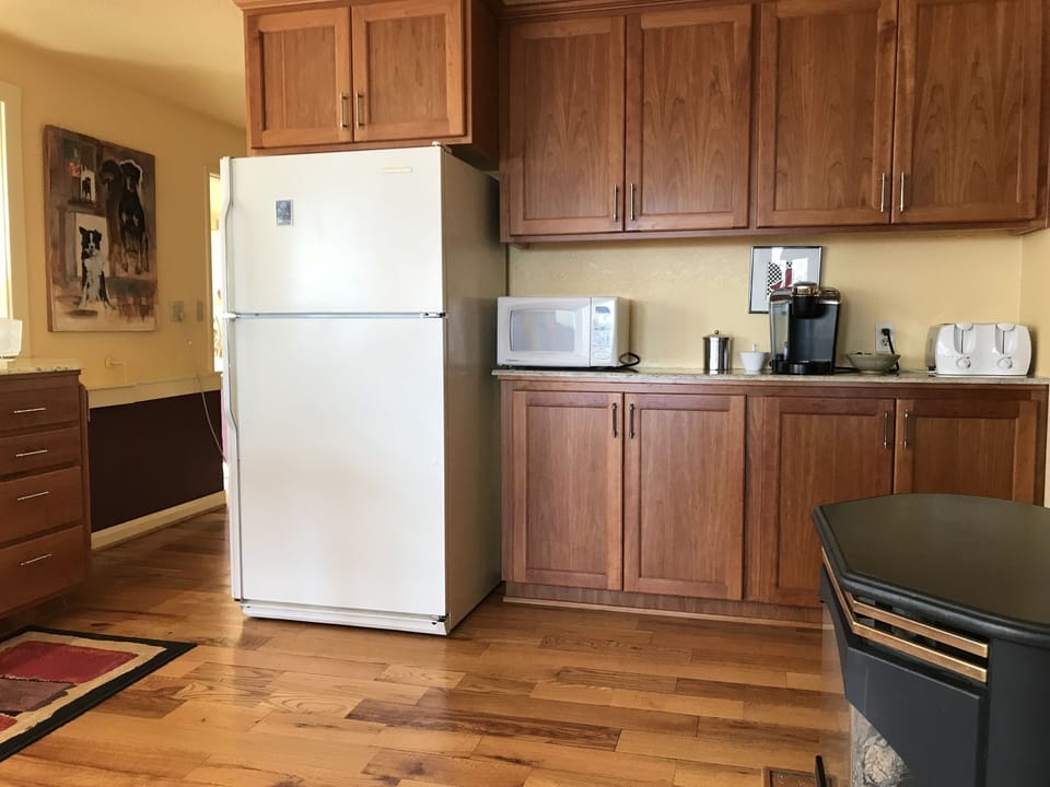 refrigerator, microwave