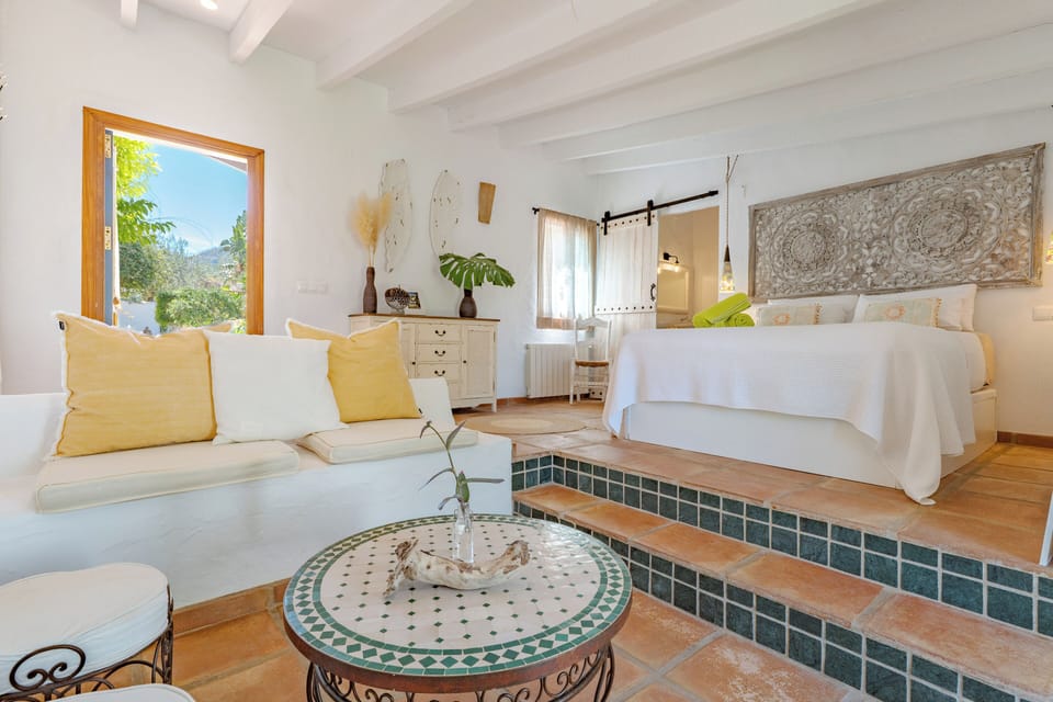 Romantic Bungalow, 1 Queen Bed, Terrace (Limon ) | Individually furnished, free WiFi, bed sheets
