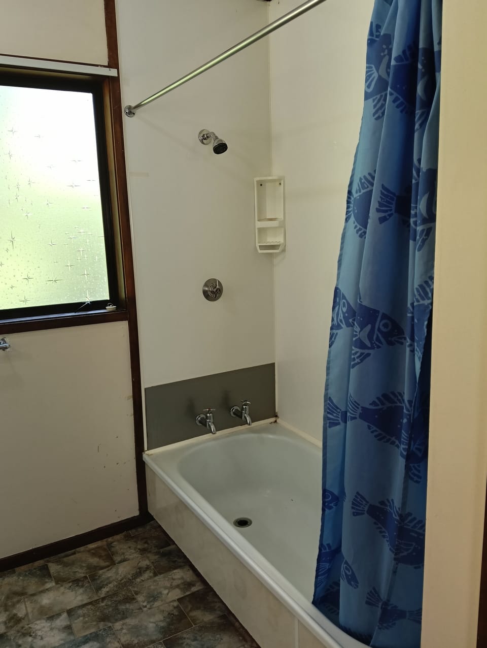 middle level bathroom. shower over bath