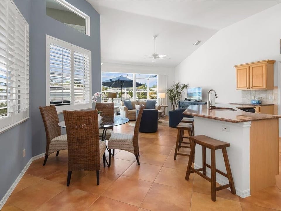 Casual Dining Area