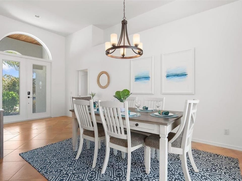 Light and Bright Dining Space