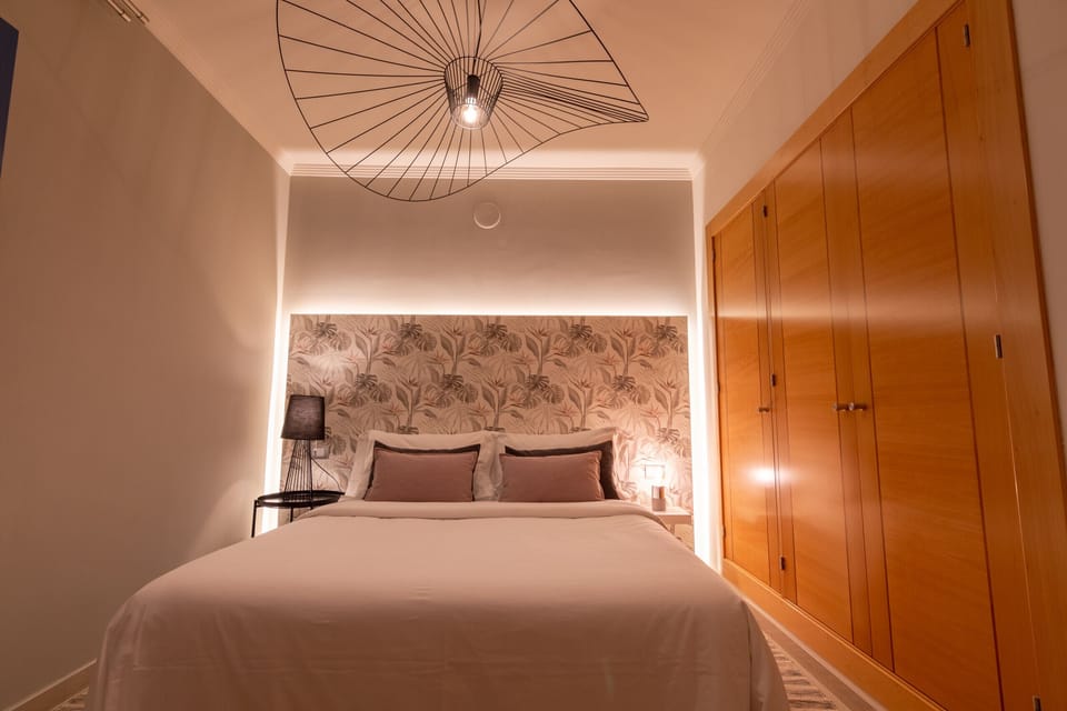 Bedroom with air-conditioned double bed and en-suite bathroom