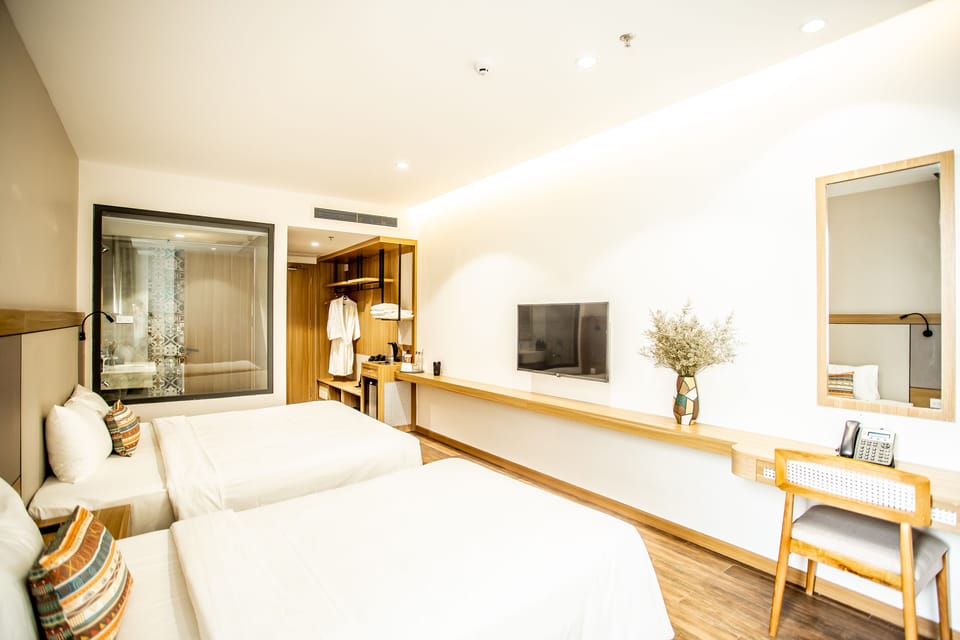 Deluxe Triple Room | Bathroom | Designer toiletries, hair dryer, slippers, towels