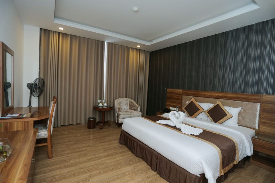 Executive Suite | In-room safe, desk, blackout drapes, rollaway beds