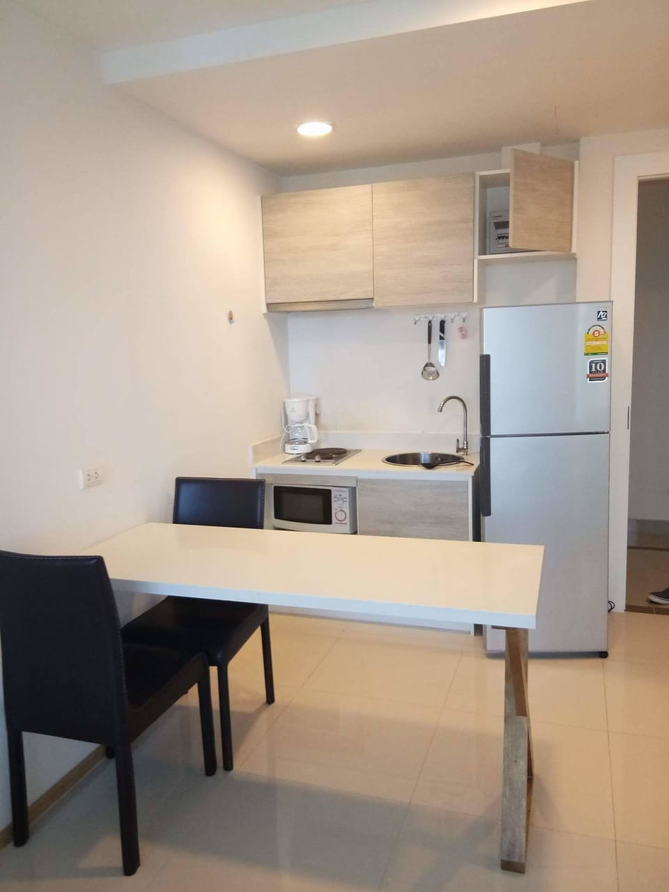 Classic Studio Suite, 1 King Bed, Non Smoking | Private kitchen