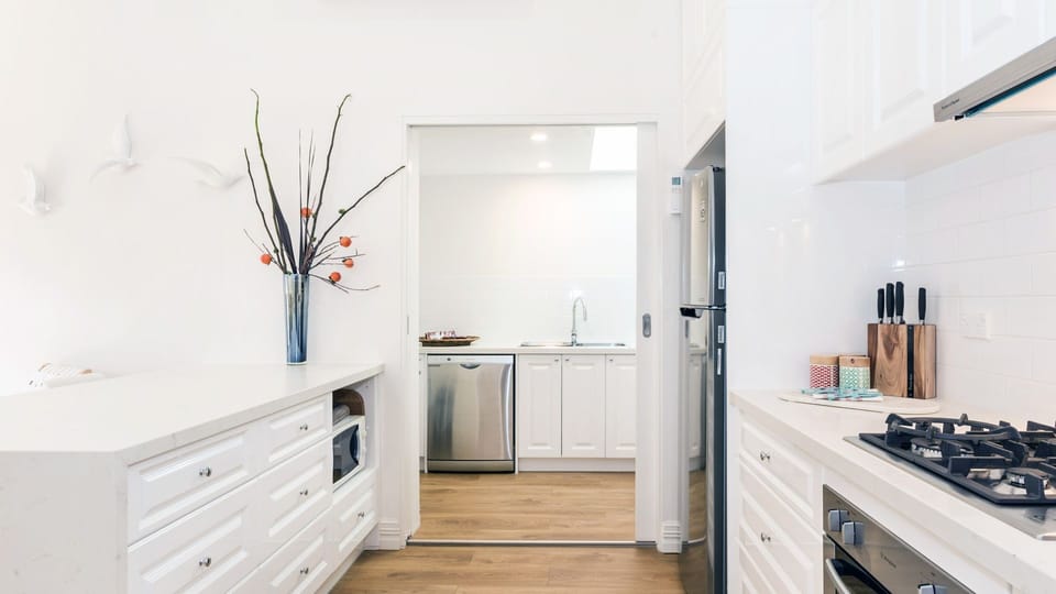 Fully equipped kitchen with dishwasher and all appliances and utensils 