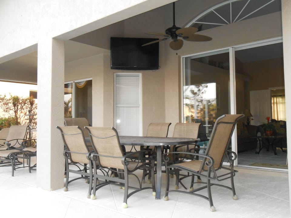 Lanai, outdoor TV and Dining area