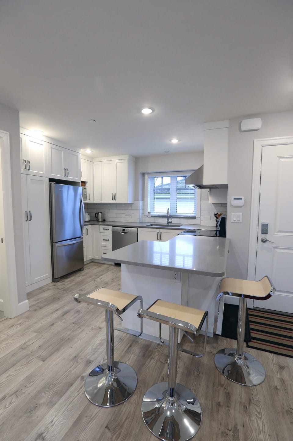 Breakfast bar with three bar stools.