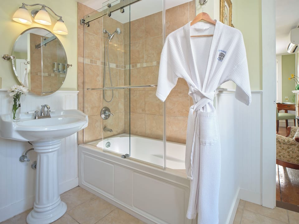 Chatham Light Room | Premium bedding, pillowtop beds, iron/ironing board, free WiFi