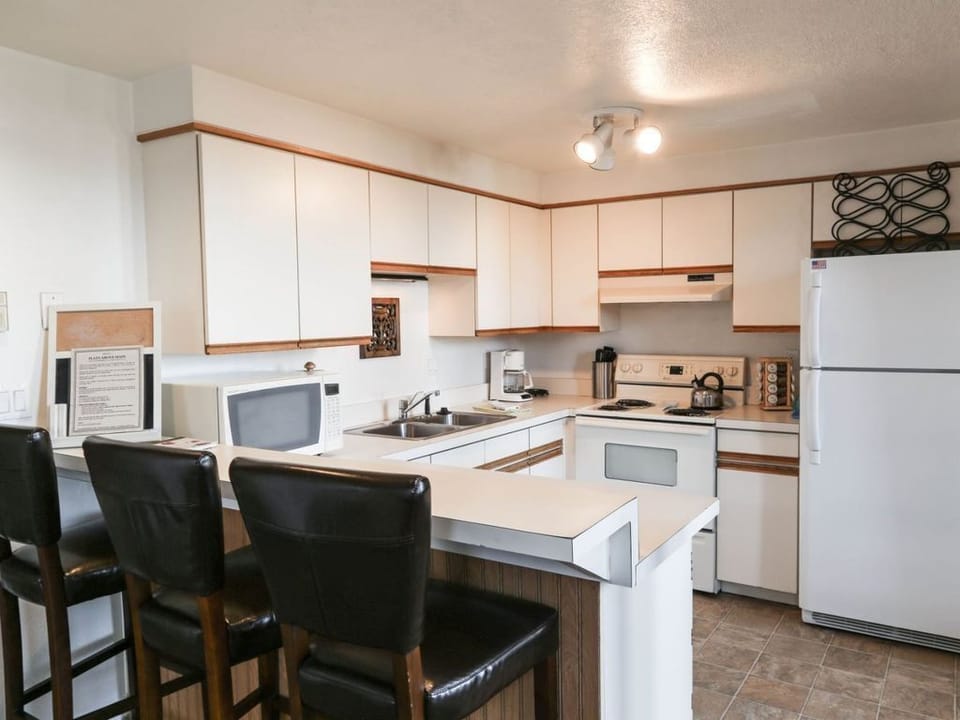 Have breakfast at the bar | Main Level