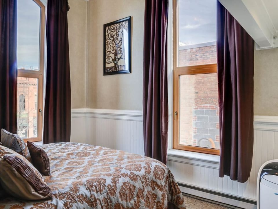 Wake up to gorgeous views and sunlight | King Bed | Main Level