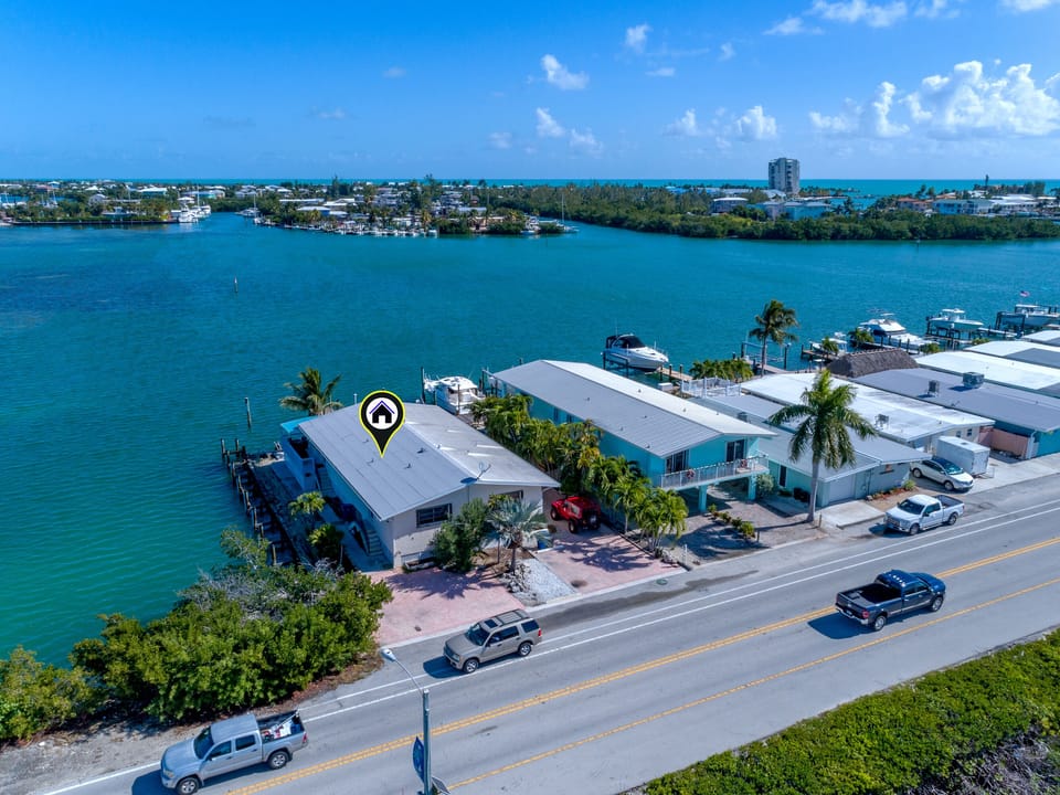 Aerial View, no neighbors on 3 sides. 