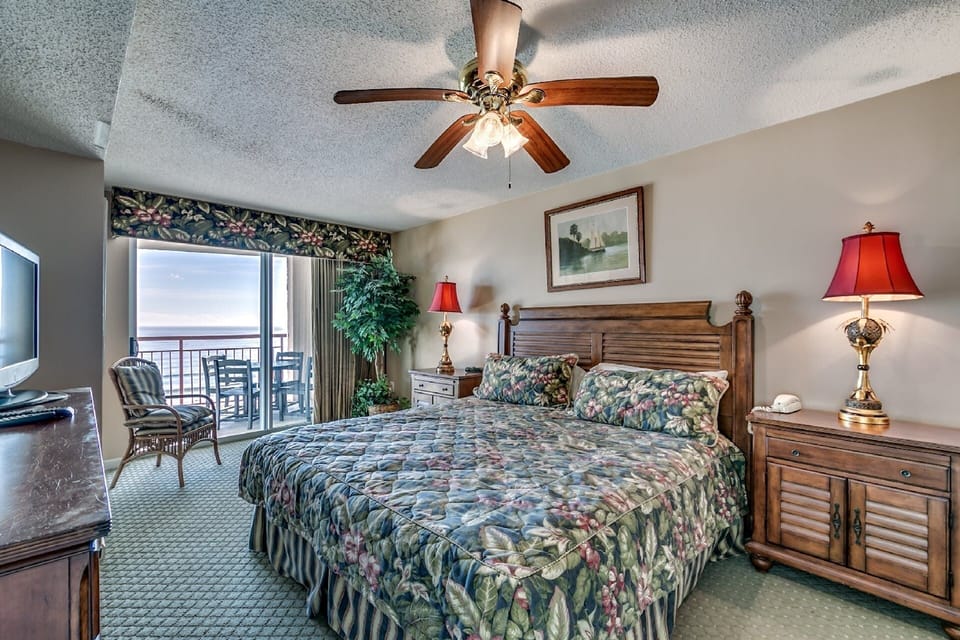 Oceanfront Master Bedroom 