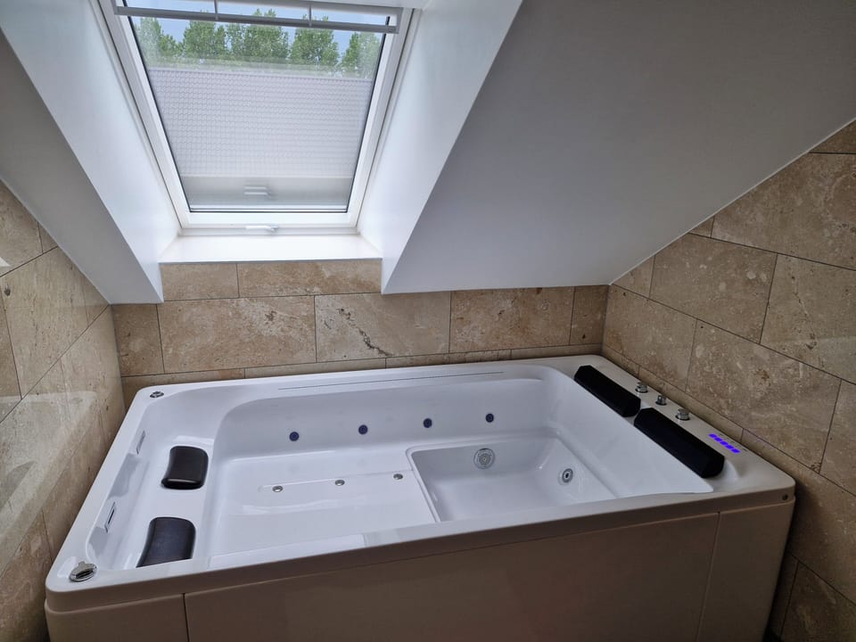 Indoor spa tub
