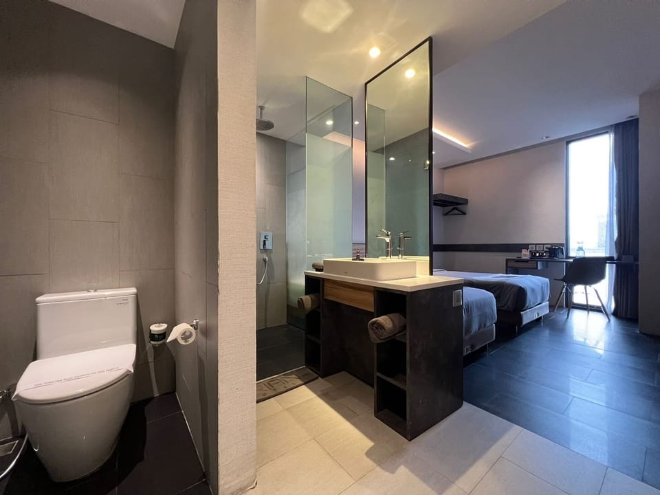 Deluxe Twin Room | In-room safe, desk, WiFi (free)